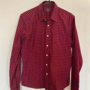 Men’s Untuckit red plaid button down. Small.